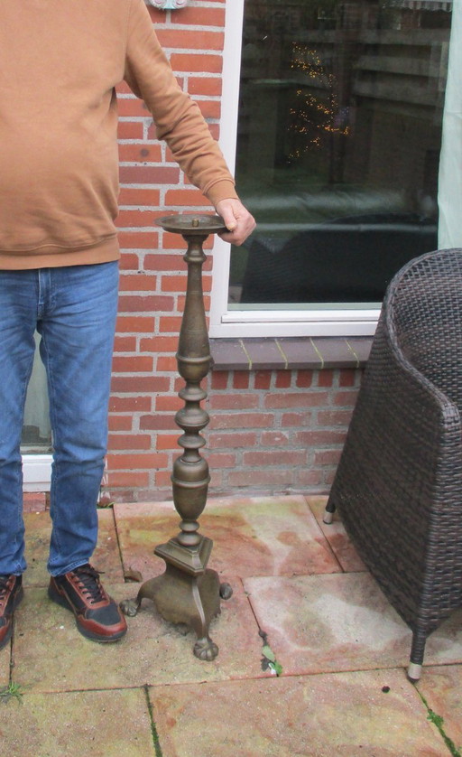 Large bronze floor candlestick on claw feet, Height 100 cm, 9 kg.