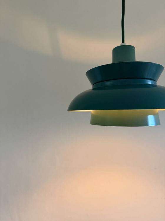 Suspension danoise vintage multicouche - petite lampe verte, Danish design, Aluminium (photo 4 sur 7)