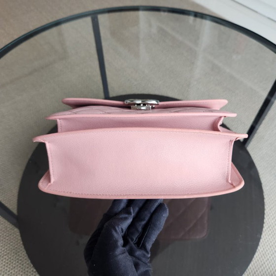 Image 1 of Borsa Chanel CC Box Flap - Pelle di vitello trapuntata rosa con finiture argentate, serie 24