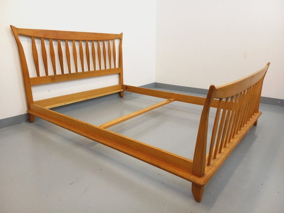 Image 1 of Vintage French double bed by Guillerme et Chambron in solid oak from the 1960s