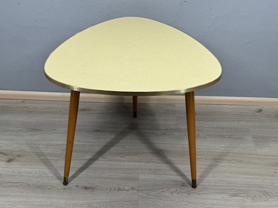 Image 1 of Tavolino vintage – piano in formica – treppiede – stile anni '50