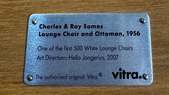 Image 1 of Poltrona e poggiapiedi Vitra Eames - Edizione limitata per i primi 500 esemplari.