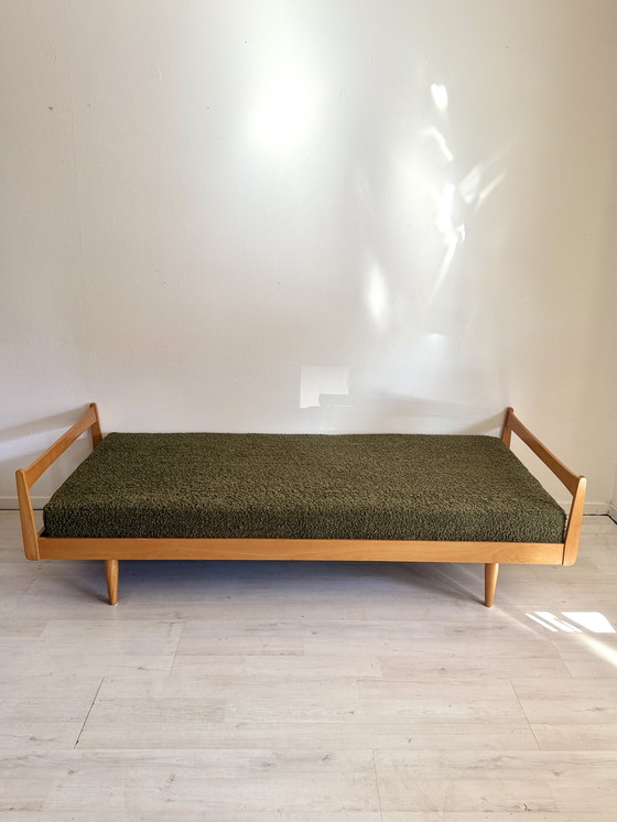 Image 1 of Divano letto vintage anni '50/'60 in peluche bouclé verde