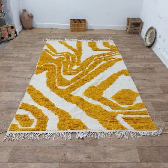 Image 1 of Natürlicher goldener Berberteppich aus Wolle – Boho-Chic, handgewebtes Unikat (255 × 160 cm)