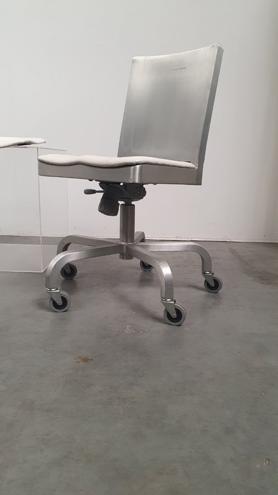 Sedia da ufficio Emeo Design Philippe Starck, ruote Hudson, alluminio – Emeco, Sedie da ufficio, Plastic (photo 2 of 19)