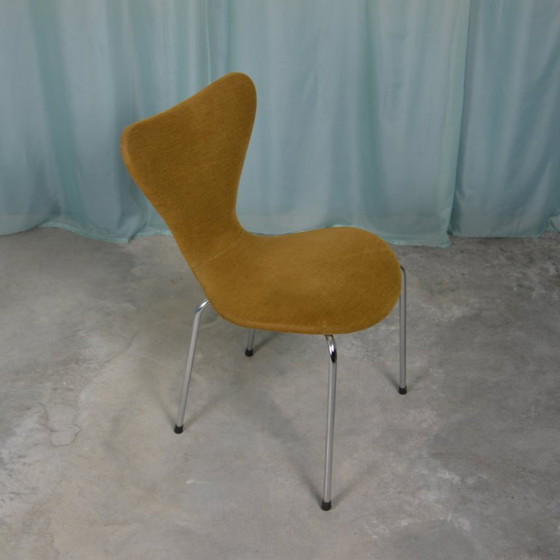 Image 1 of 5x butterfly chairs