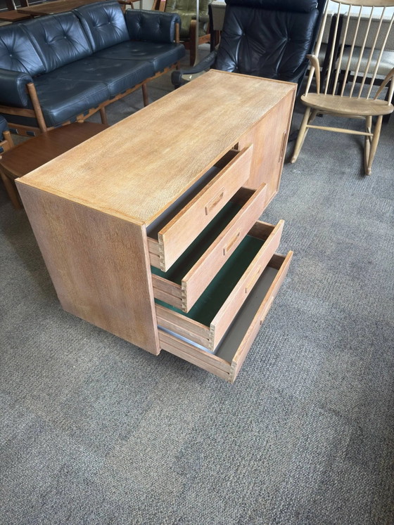 Buffet danois en chêne clair avec porte coulissante et quatre tiroirs. – Armoires de rangement, Vintage (photo 7 of 11)