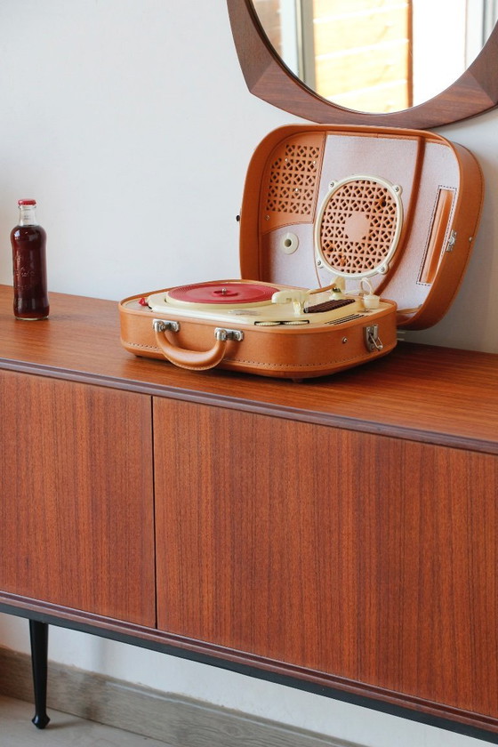 Image 1 of Mobiletto vintage in vinile con piano in teak (anni '60)