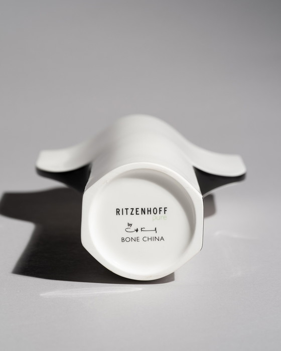 Image 1 of Ritzenhoff „PURE“ Skulpturale Porzellanvase, Entwurf Wolf Karnagel, 30 cm, Deutschland