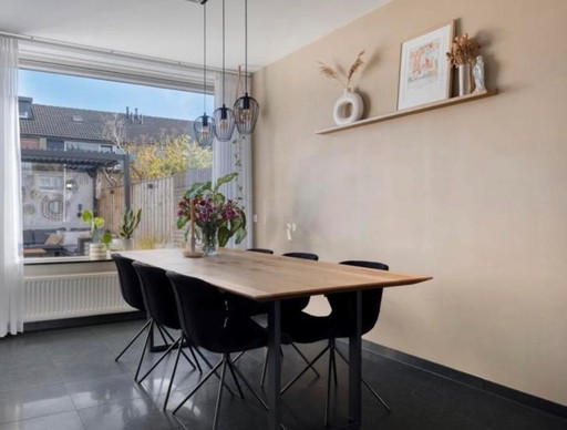 Mesa de comedor de madera de la marca Nordland