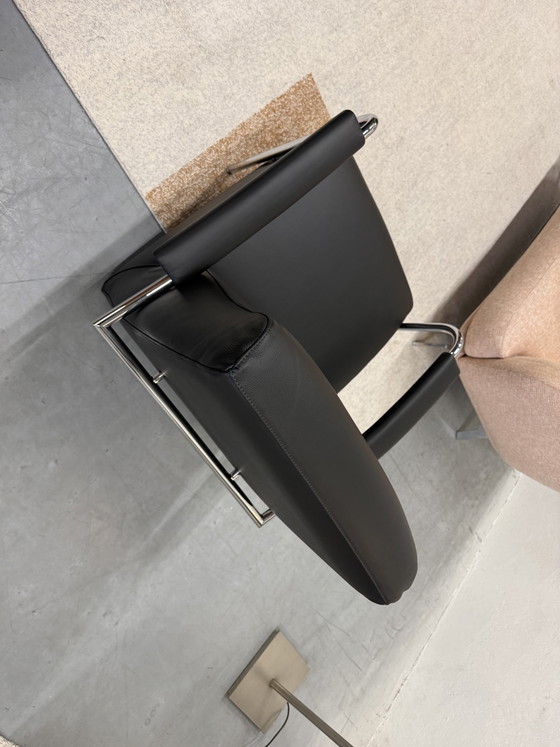 Image 1 of Leolux Scylla Fauteuil hoog zwart leer 
