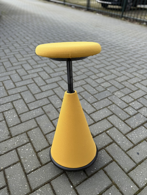 Image 1 of 3 taburetes ergonómicos para sentarse y estar de pie Giroflex 10