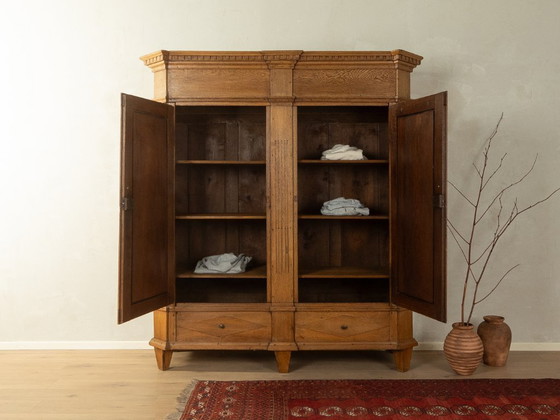 Image 1 of Klassieke kledingkast, jaren 1840, vintage