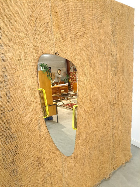 Image 1 of Spiegel met gele kunststof details