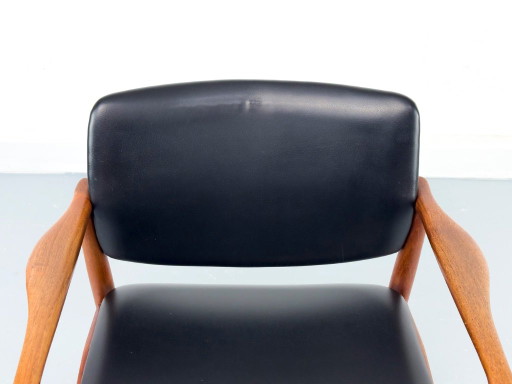 Teak Armchair by Erik Buch for Ørum Møbelfabrik, 1960s – eetkamerstoelen, Wood (photo 2 of 24)