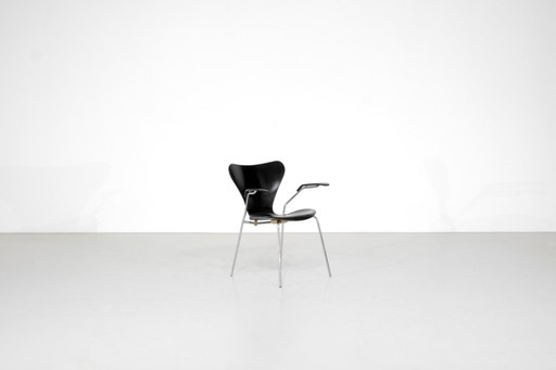 3207" chair by Arne Jacobsen for Fritz Hansen, Denmark
