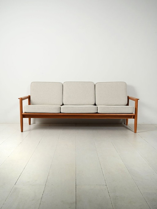 Canapé trois places scandinave en chêne massif, années 1950/60