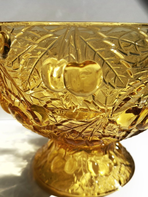 Vintage fruitschaal Art Deco Josef Inwald kersenkleurige schaal op voet, glas, jaren 30, 1930, CZ Barolac Ambergeel