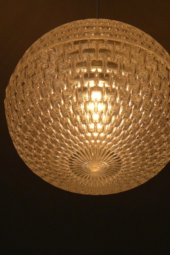 Image 1 of Lampada a sospensione vintage stile space age, ERCO, sfera in acrilico, anni '60, anni '70.