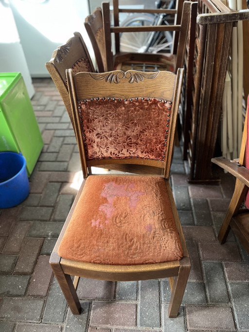 4 oude stoelen!