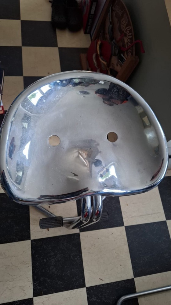 Image 1 of Sgabello vintage cromato a forma di trattore di Rodney Kinsman