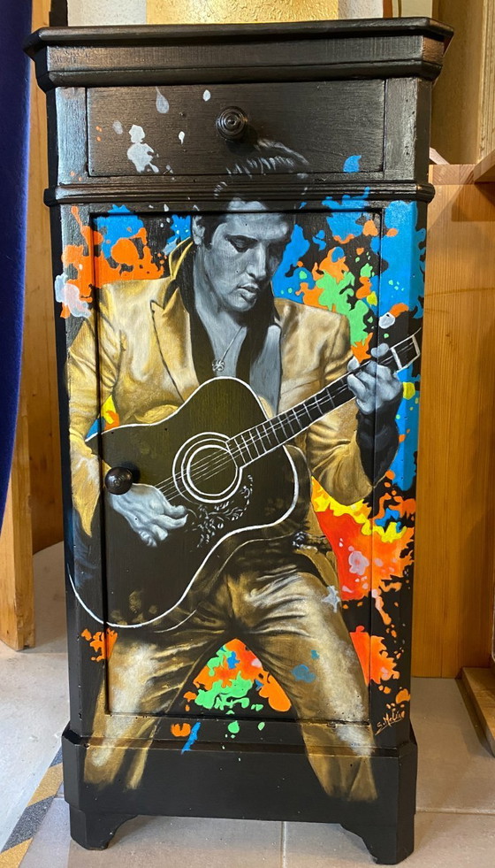 Image 1 of Mesita de noche de Sandra Melin, Elvis, acrílico sobre pino, 2026