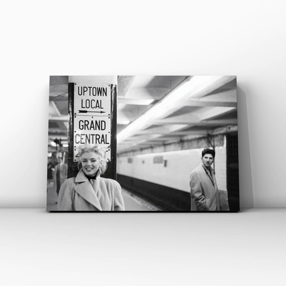 Image 1 of 1x Fine Art Print – Marilyn Monroe in Grand Central Station (1955)