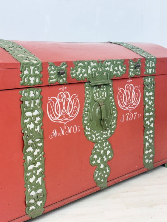 Image 1 of Antique chest, box, crate, circa 1800