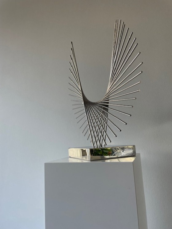 Image 1 of Scultura futuristica in filo cromato