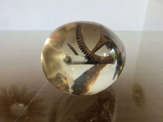 Image 1 of Pierre Giraudon, Frankrijk, Ei van hars met uurwerk, 1970