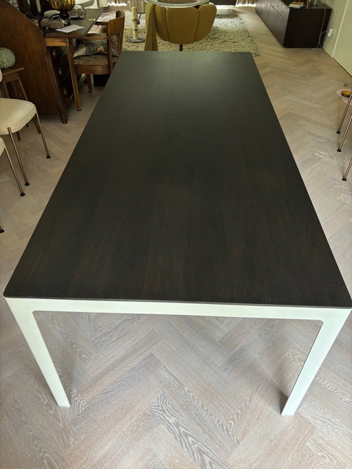 Leolux dining table type 'Kalia'