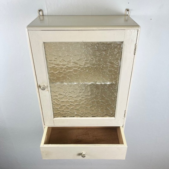 Image 1 of Antieke crèmekleurige medicijnkast, 20e eeuw