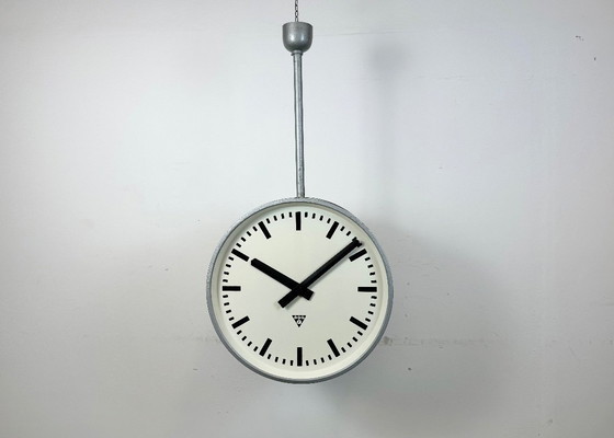 Image 1 of Grote industriële dubbelzijdige spoorweg- of fabrieksklok van Pragotron, jaren 60