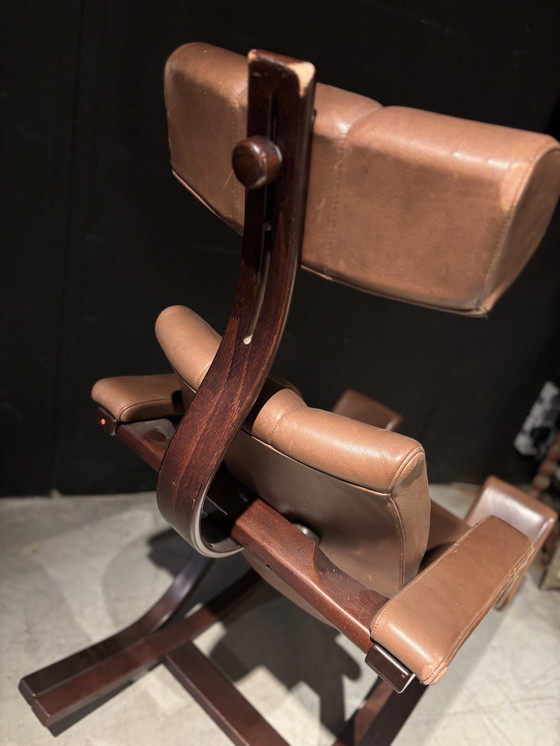 Image 1 of Sedia ergonomica Stokke in pelle vintage Design Peter Opsvik