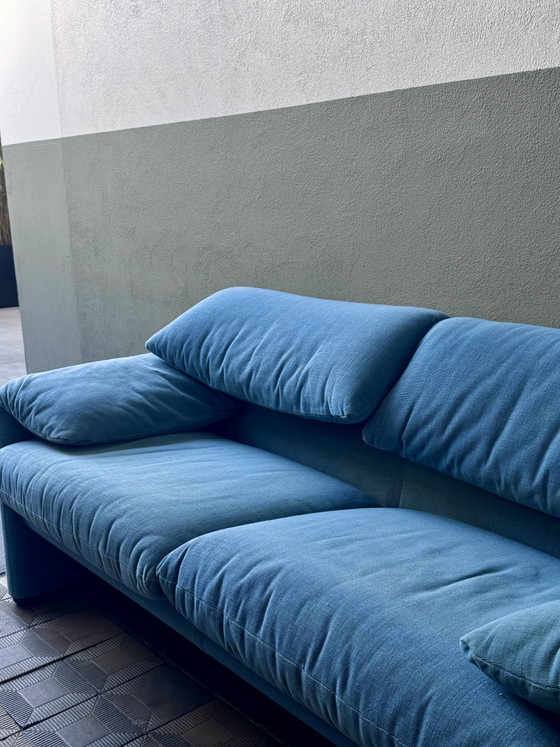 Cassina Maralunga 2-zitter – Banken, Textile (photo 4 of 5)