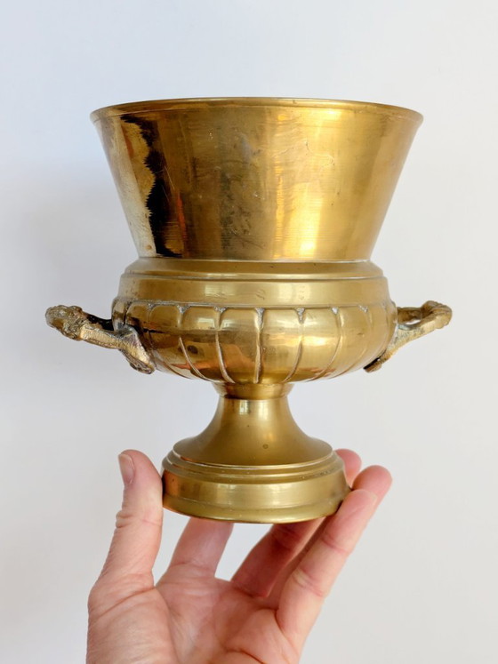 Image 1 of Macetero antiguo de latón con pedestal, maceta ornamentada con base, decoración clásica de los años 60.
