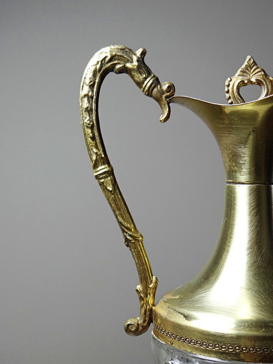 Image 1 of Vintage decoratieve schenkkan van gegoten glas en verguld messing, Italië circa 1980.