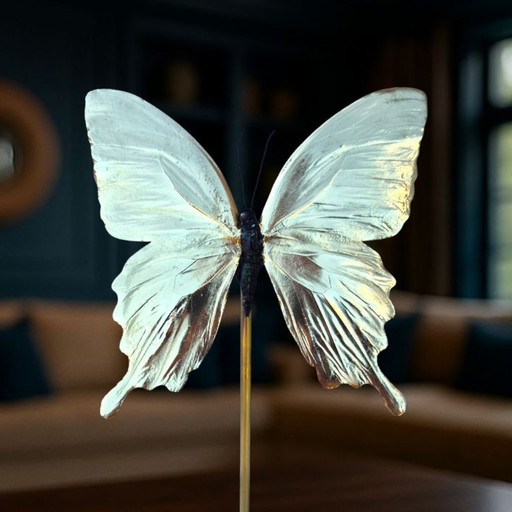 Véritable papillon, œuvre d'art taxidermique plaquée or 23 carats sous dôme de verre