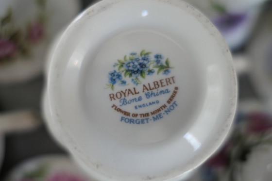 Image 1 of Tazza e piattino Royal Albert Fiore del mese 12 x