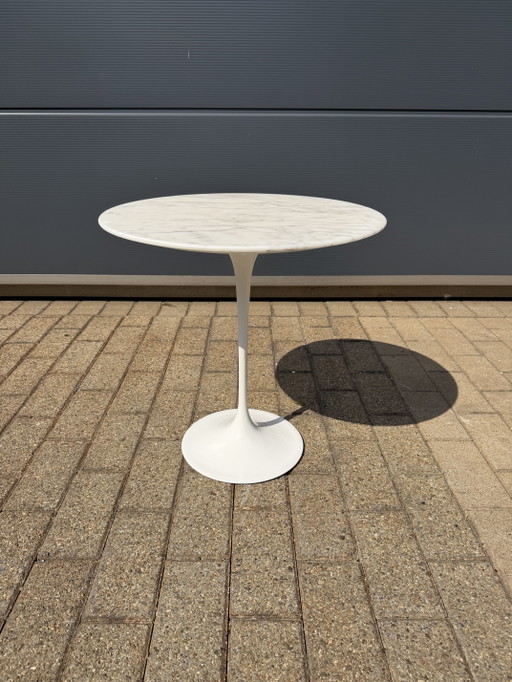 Table d'appoint Knoll Tulip en marbre Arabescato Satin mat, en parfait état ! Eero Saarinen