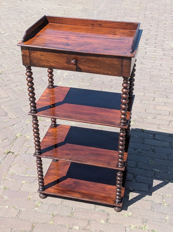 Antieke Victoriaanse etagère met 4 etages en gedraaide spoelversiering. – Boekenkasten, Wood (photo 7 of 14)