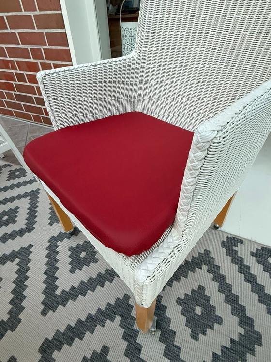 Image 1 of 8 originele Lloyd LOOM stoelen, eetkamerstoelen, ook in kleinere aantallen verkrijgbaar, houten frame, wit riet.