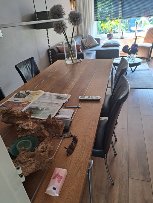 Harvink dining table