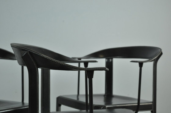 Image 1 of Italiaanse postmoderne vintage leren eettafelstoelen, 1980s