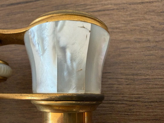 Antico binocolo da teatro in madreperla e ottone dorato, Iris Paris, Circa 1900, Oggetti decorativi, Bianco (foto 9 di 12)