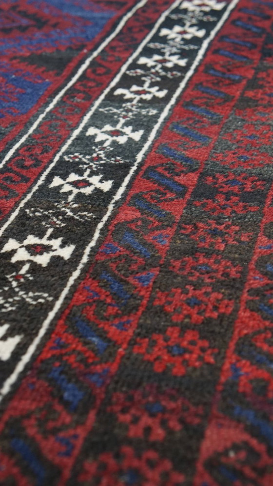 Image 1 of Tappeto orientale annodato a mano con sfumature rosso bordeaux, blu scuro e beige 143x88cm