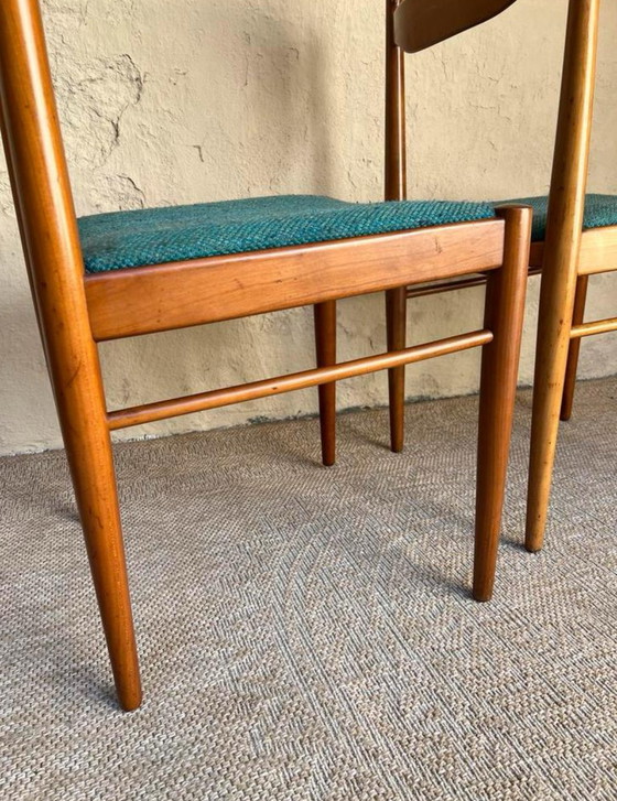 Image 1 of Deux chaises de salle à manger vintage avec revêtement bleu pétrole