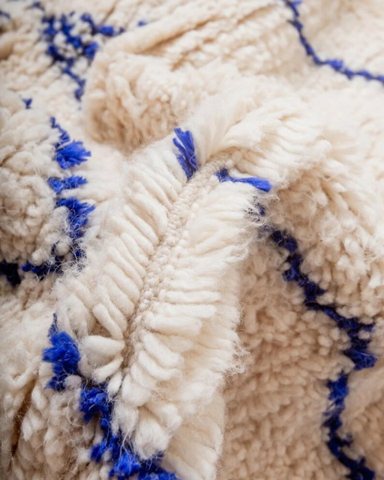 Image 1 of Luxury Handmade Rug 250cmx150cm 