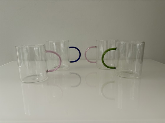 Image 1 of Set aus vier Designerbechern mit farbigen Henkeln