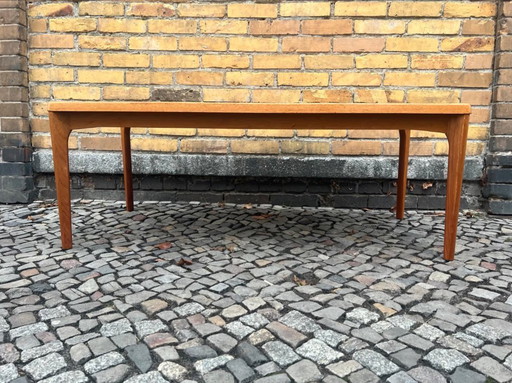 Tavolino da caffè danese in teak di metà secolo - Henning Kjærnulf per la fabbrica di mobili Vejle